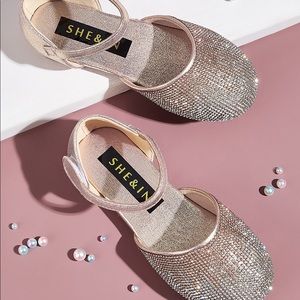 Girls rhinestone shoes!